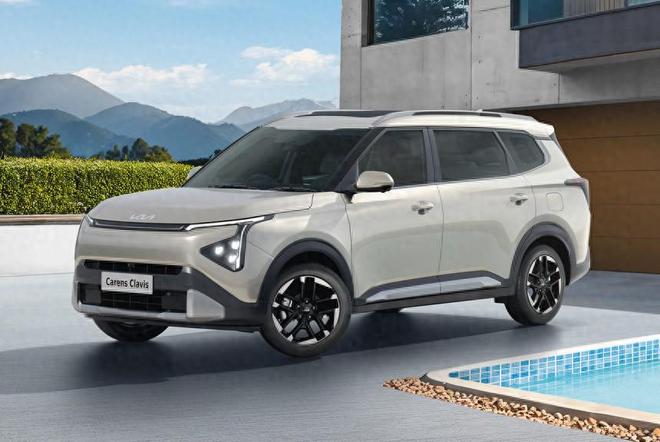 二十年传奇焕新颜：起亚三排座跨界车深度解析